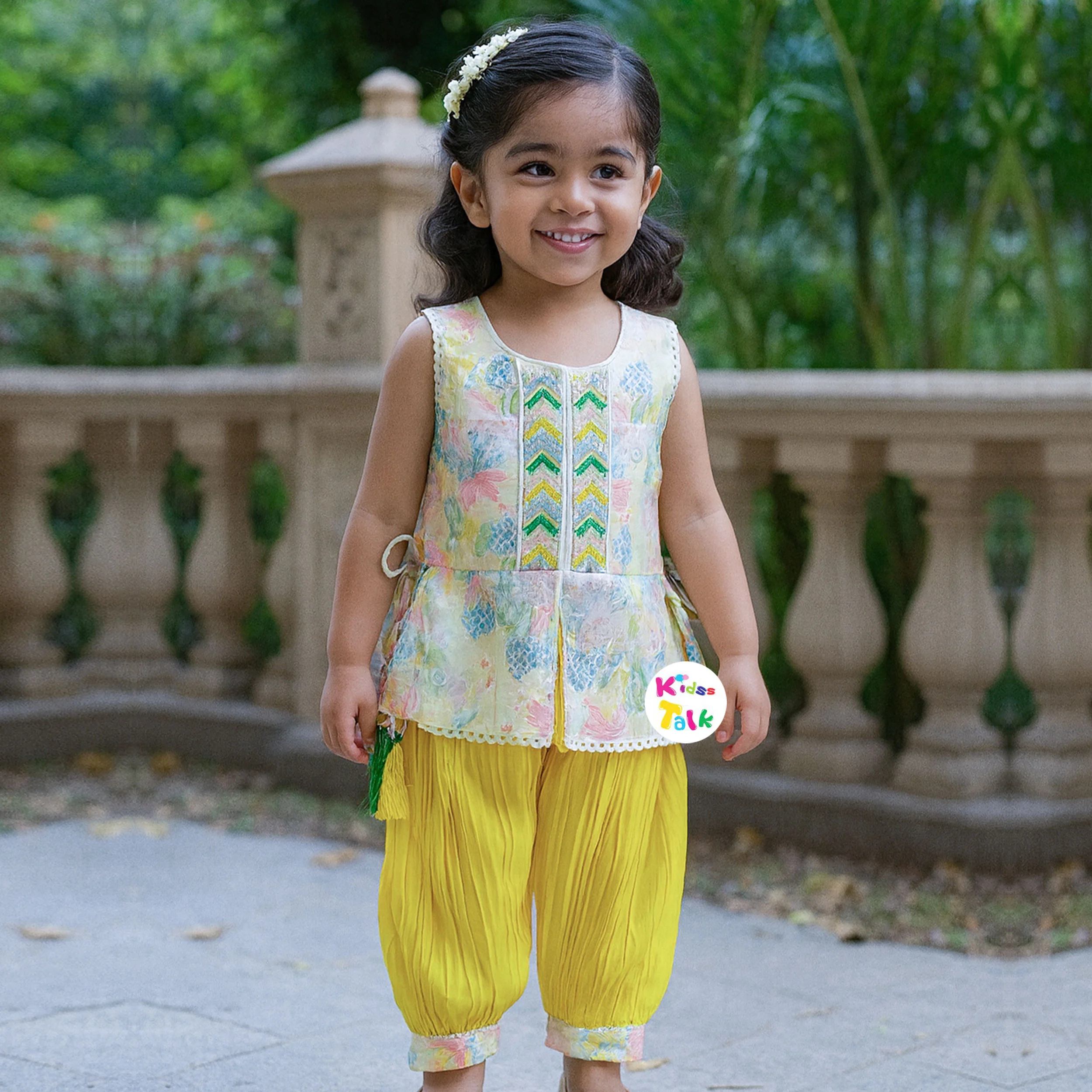 Georgette Zardhosi Worked Sleeveless Kurta With Salwar & Dupatta - Lemon Yellow